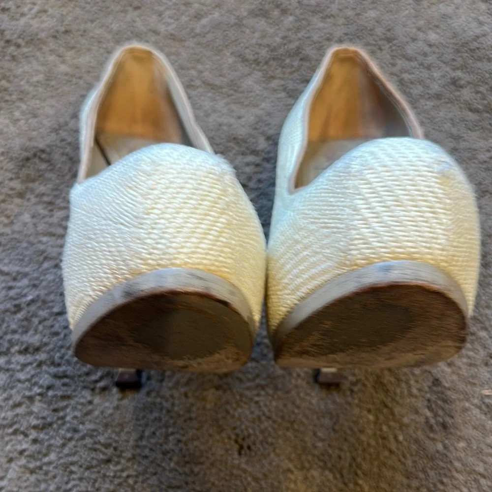 Yves Saint Laurent Women's Cream Pumps - Authentic - Picture 9 of 12